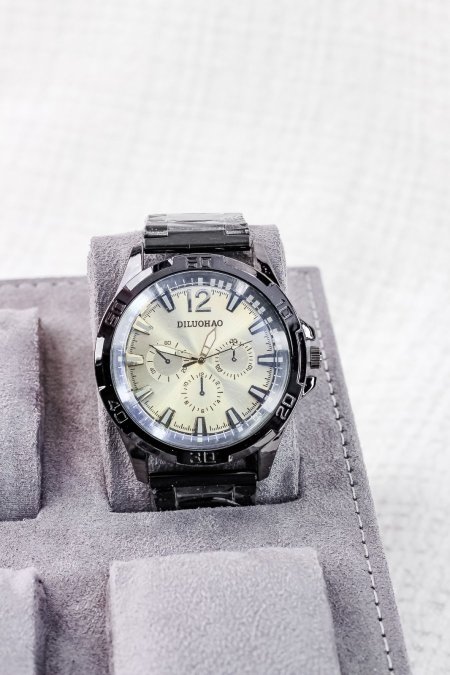 ساعات انيقة